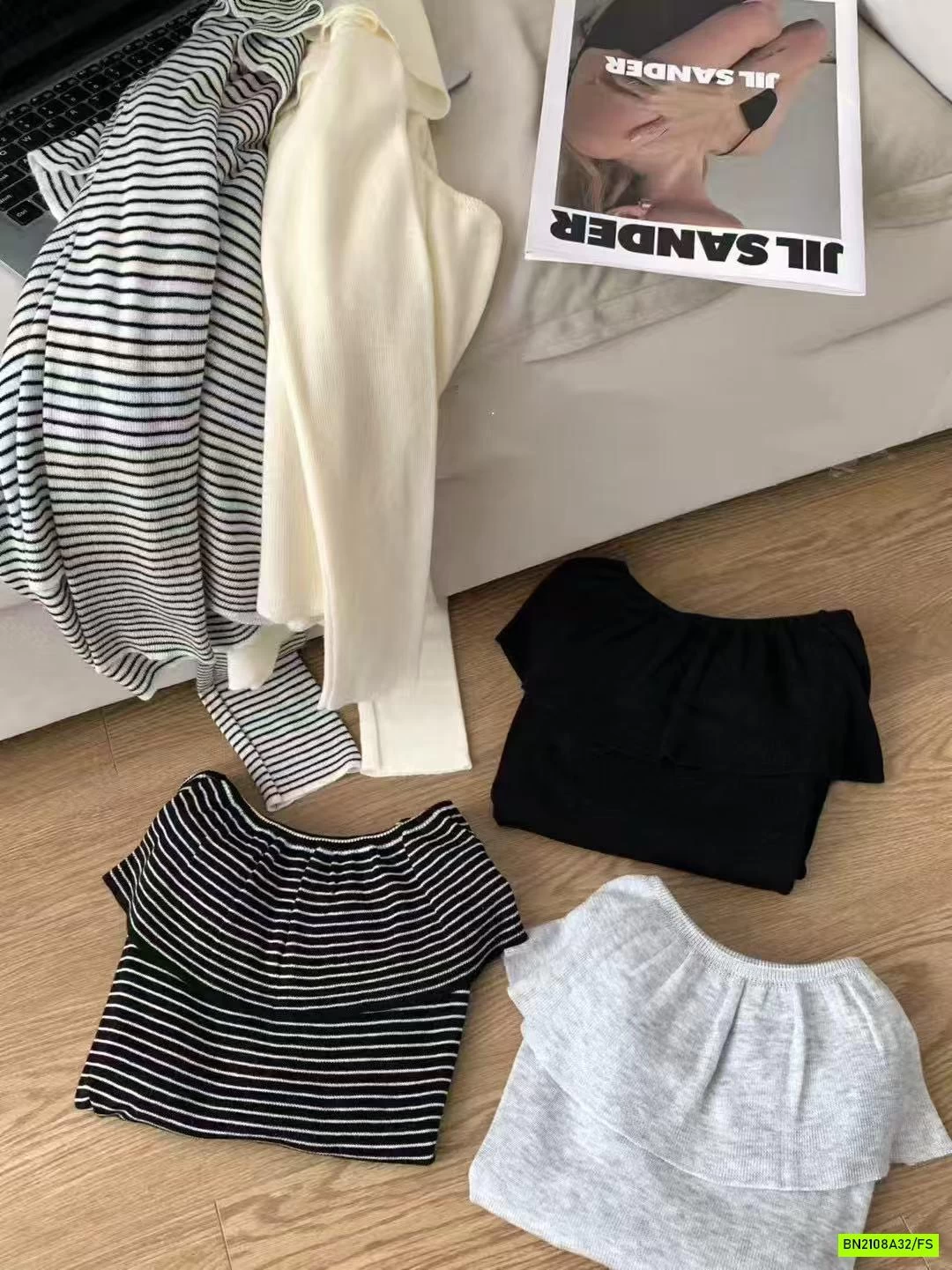 ÁO LEN MONTOGHI CỔ CHOÀNG TRỄ VAI RSSTUDIO