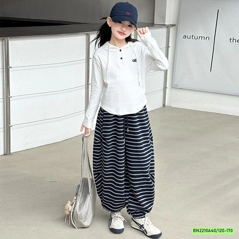 ÁO LIỀN MŨ MIX QUẦN BOM KẺ