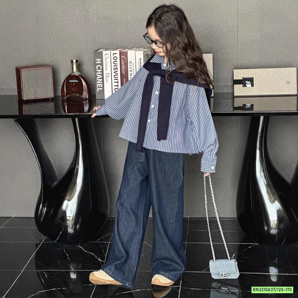 SƠ MI SỌC KÈM KHĂN MIX JEANS SUÔNG