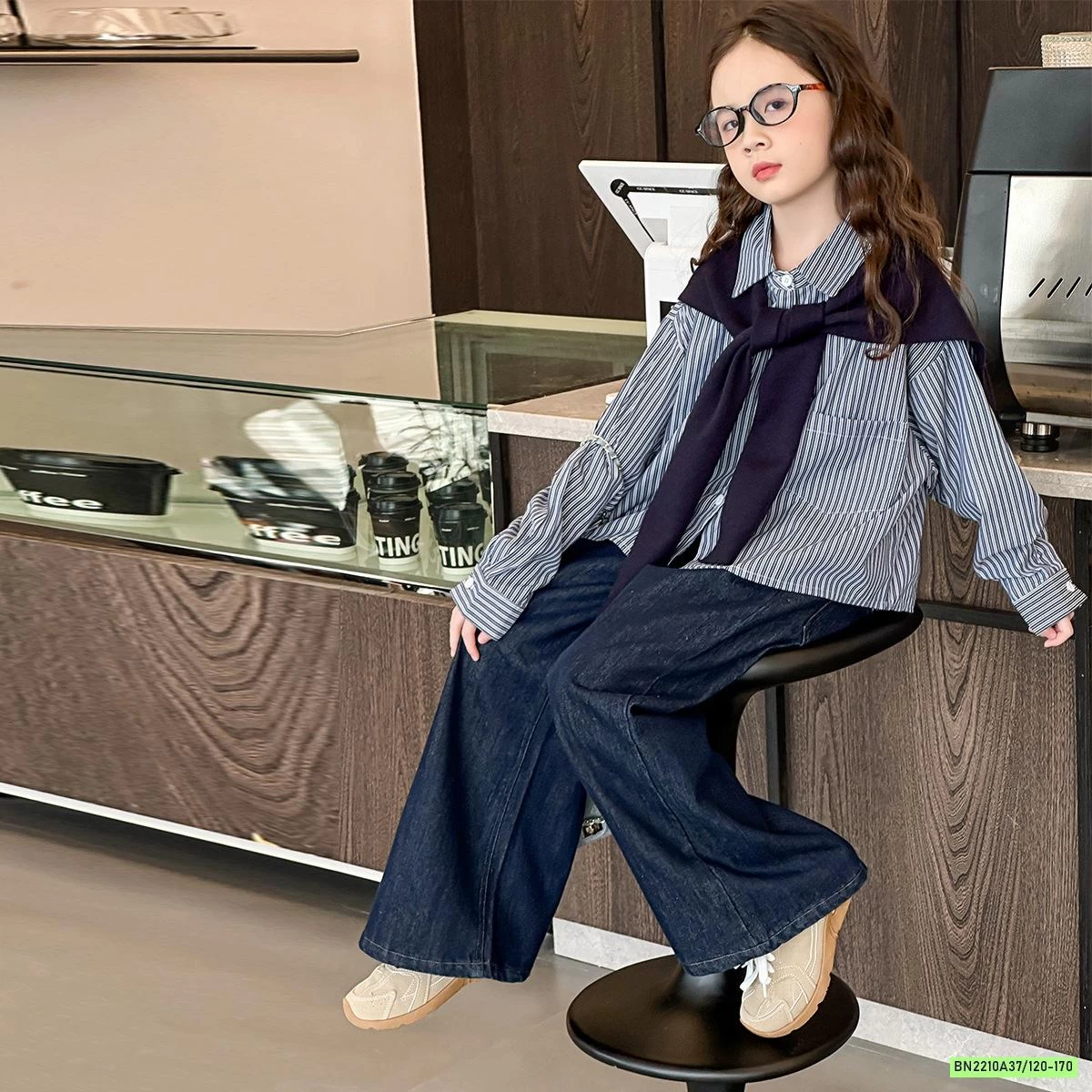 SƠ MI SỌC KÈM KHĂN MIX JEANS SUÔNG