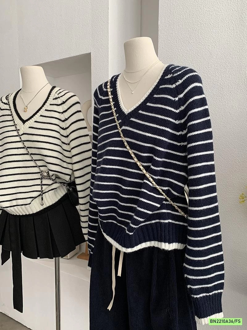 ÁO LEN DỆT KẺ NGANG CỔ V