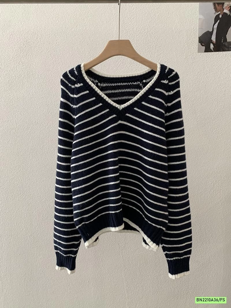 ÁO LEN DỆT KẺ NGANG CỔ V