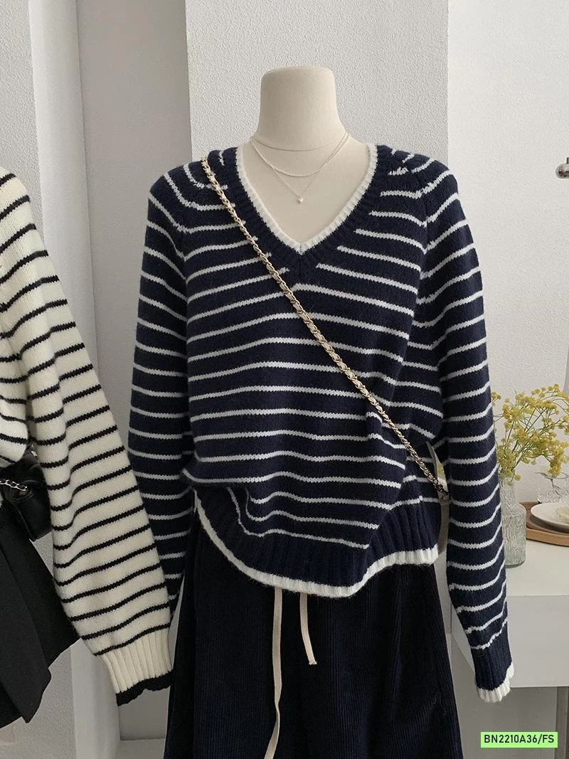 ÁO LEN DỆT KẺ NGANG CỔ V