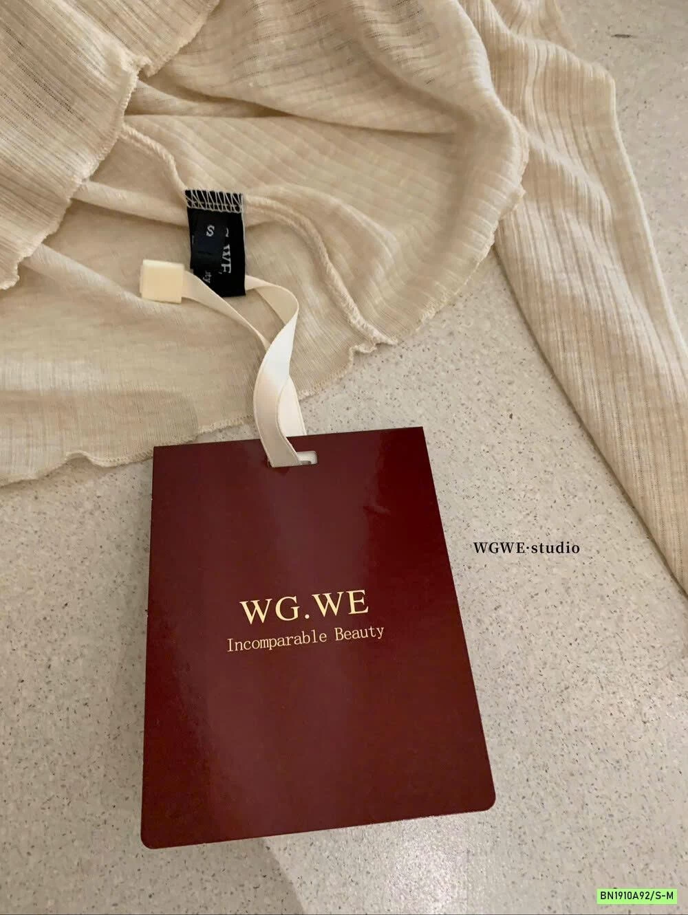 ÁO THUN GIẤY CÚC CỔ WWE7681