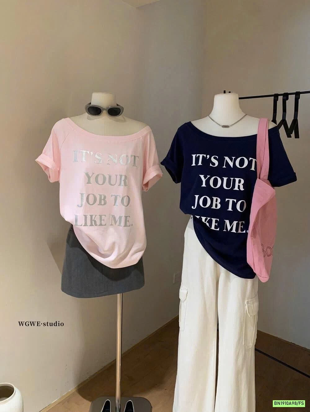 ÁO TRỄ VAI IN CHỮ WGWE5866