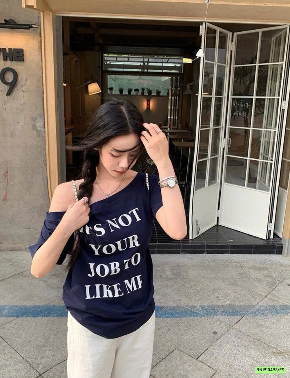 ÁO TRỄ VAI IN CHỮ WGWE5866