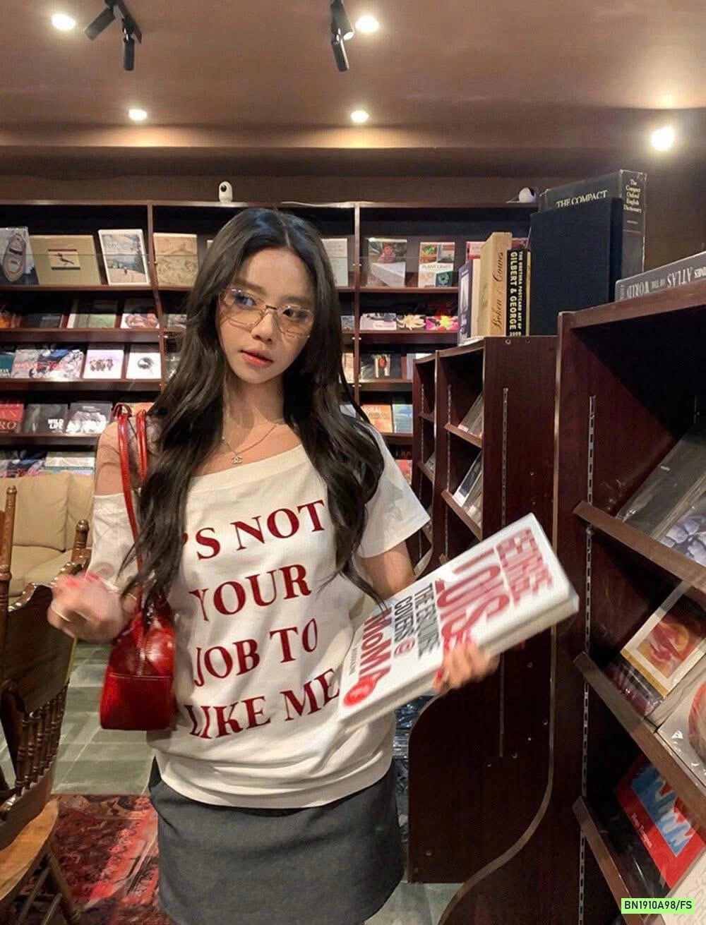 ÁO TRỄ VAI IN CHỮ WGWE5866