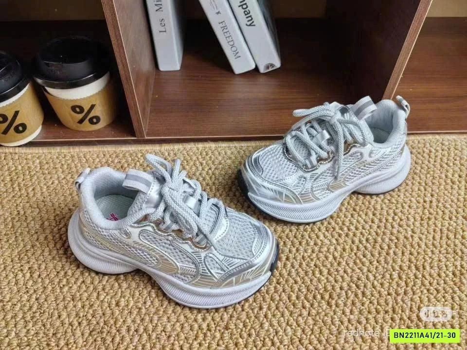 GIÀY SNEAKER SIÊU NHẸ