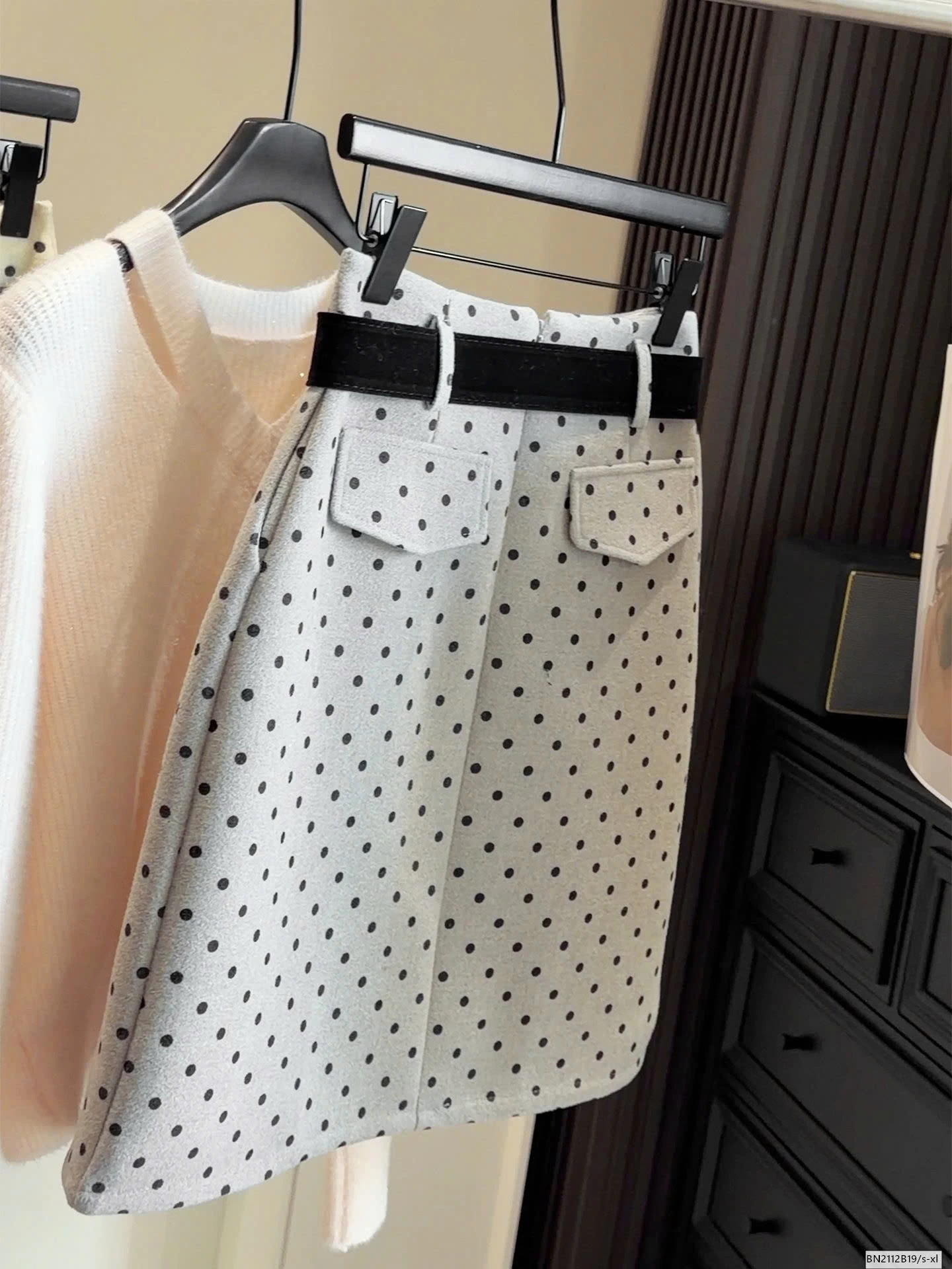 CHÂN VÁY CHẤM BI LÓT NHUNG MỎNG THU ĐÔNG