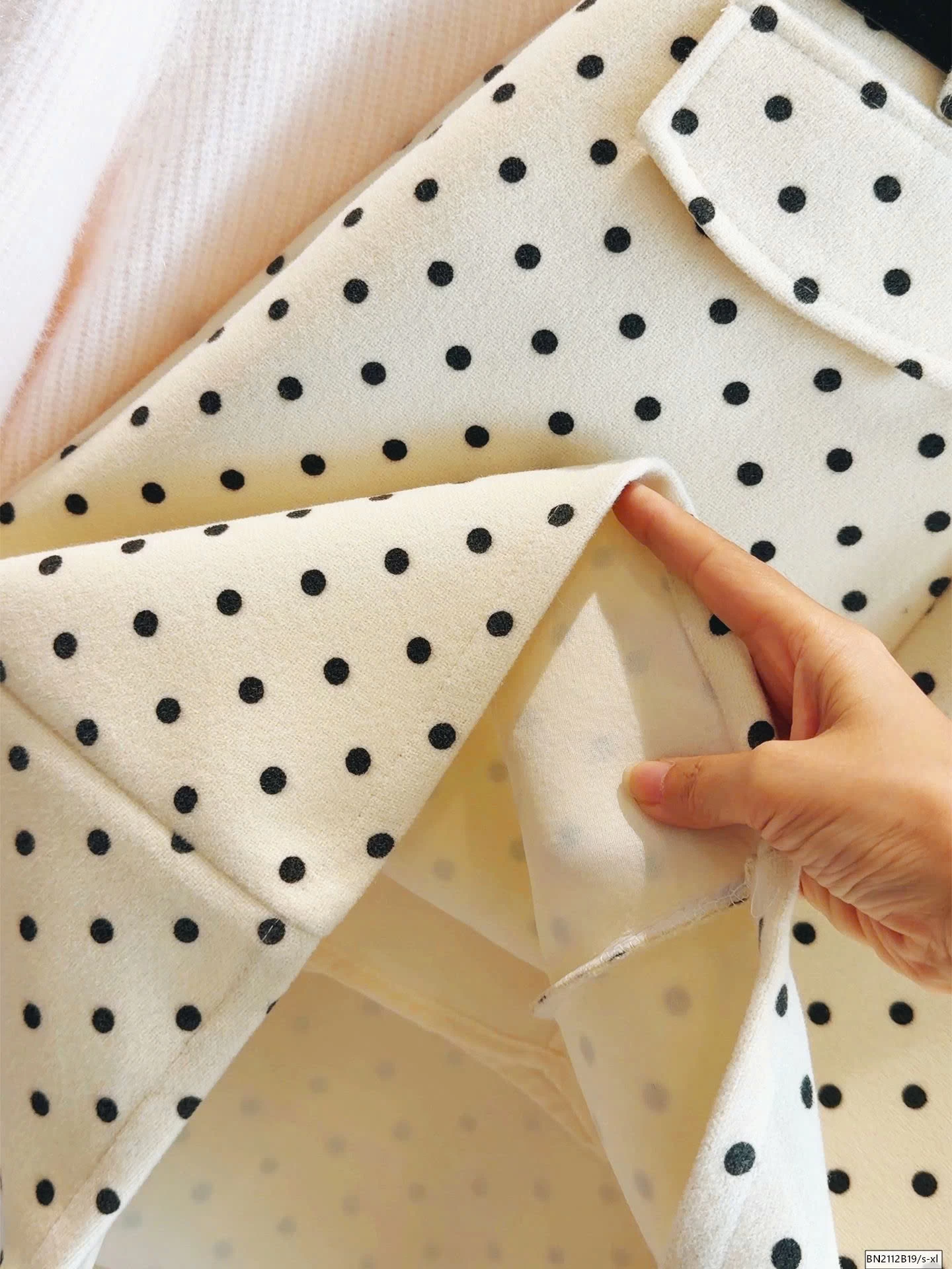 CHÂN VÁY CHẤM BI LÓT NHUNG MỎNG THU ĐÔNG