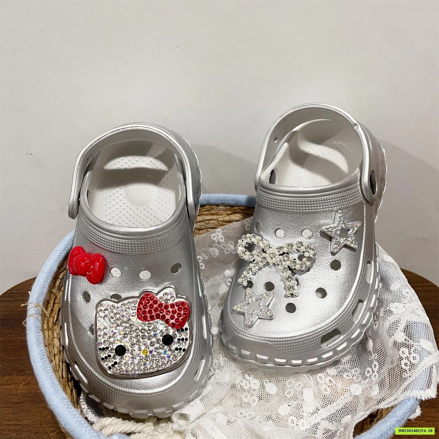 CROCS BẠC CHARM KITTY