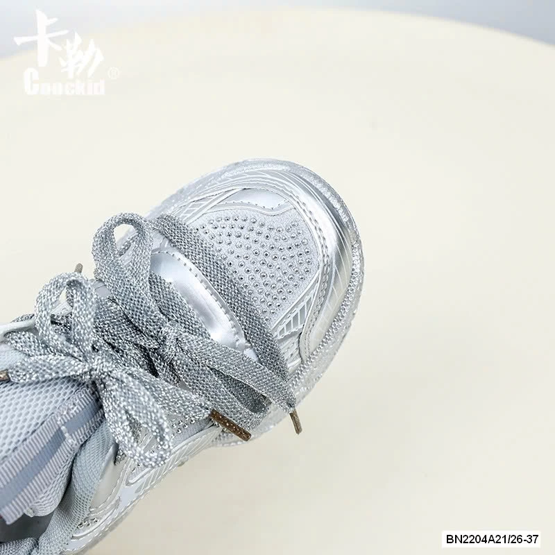 GIÀY SNEAKER BUỘC DÂY