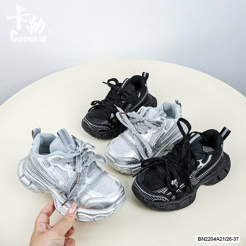 GIÀY SNEAKER BUỘC DÂY