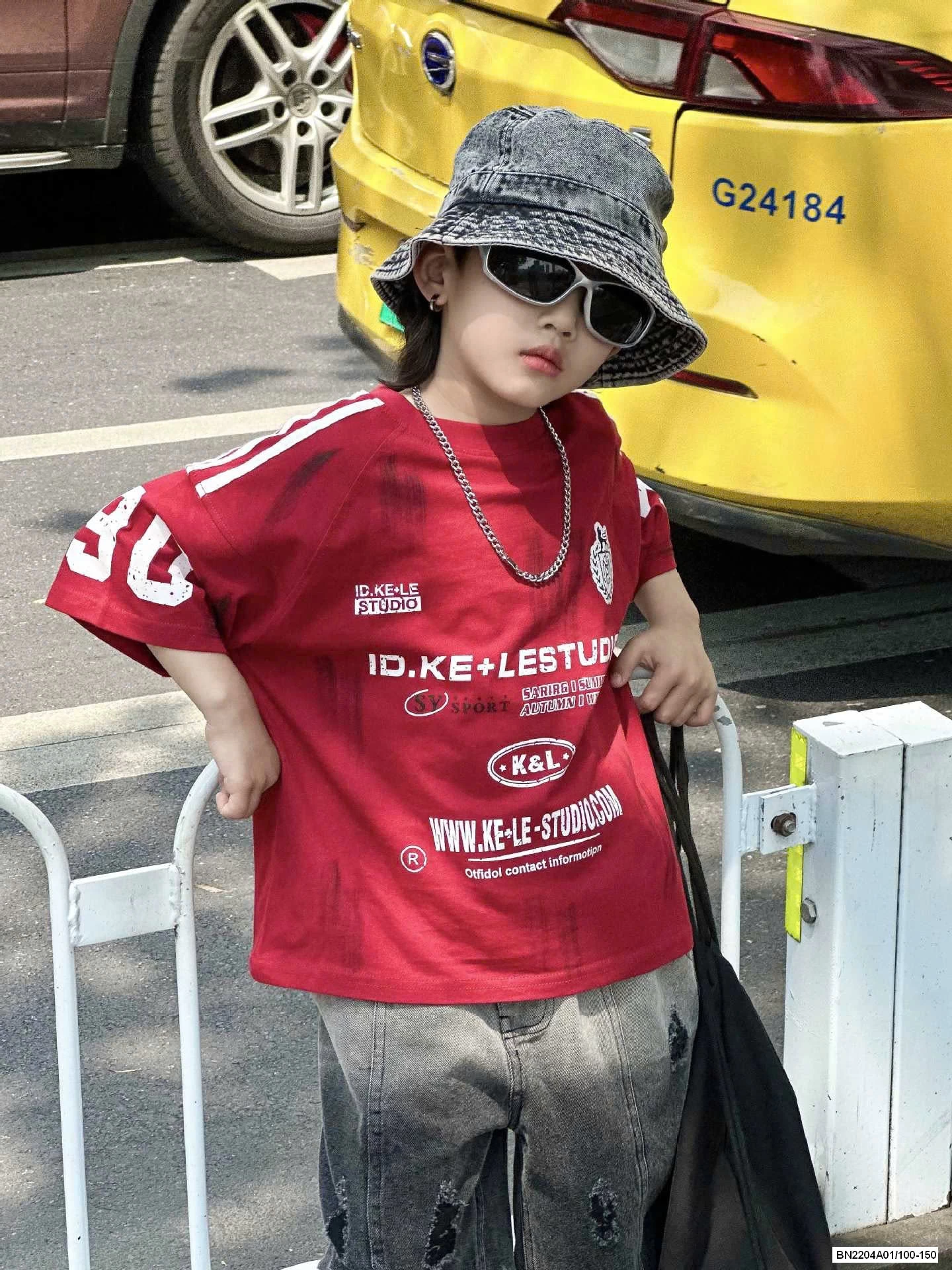 ÁO TT ĐỎ MIX SHORT JEANS LOANG