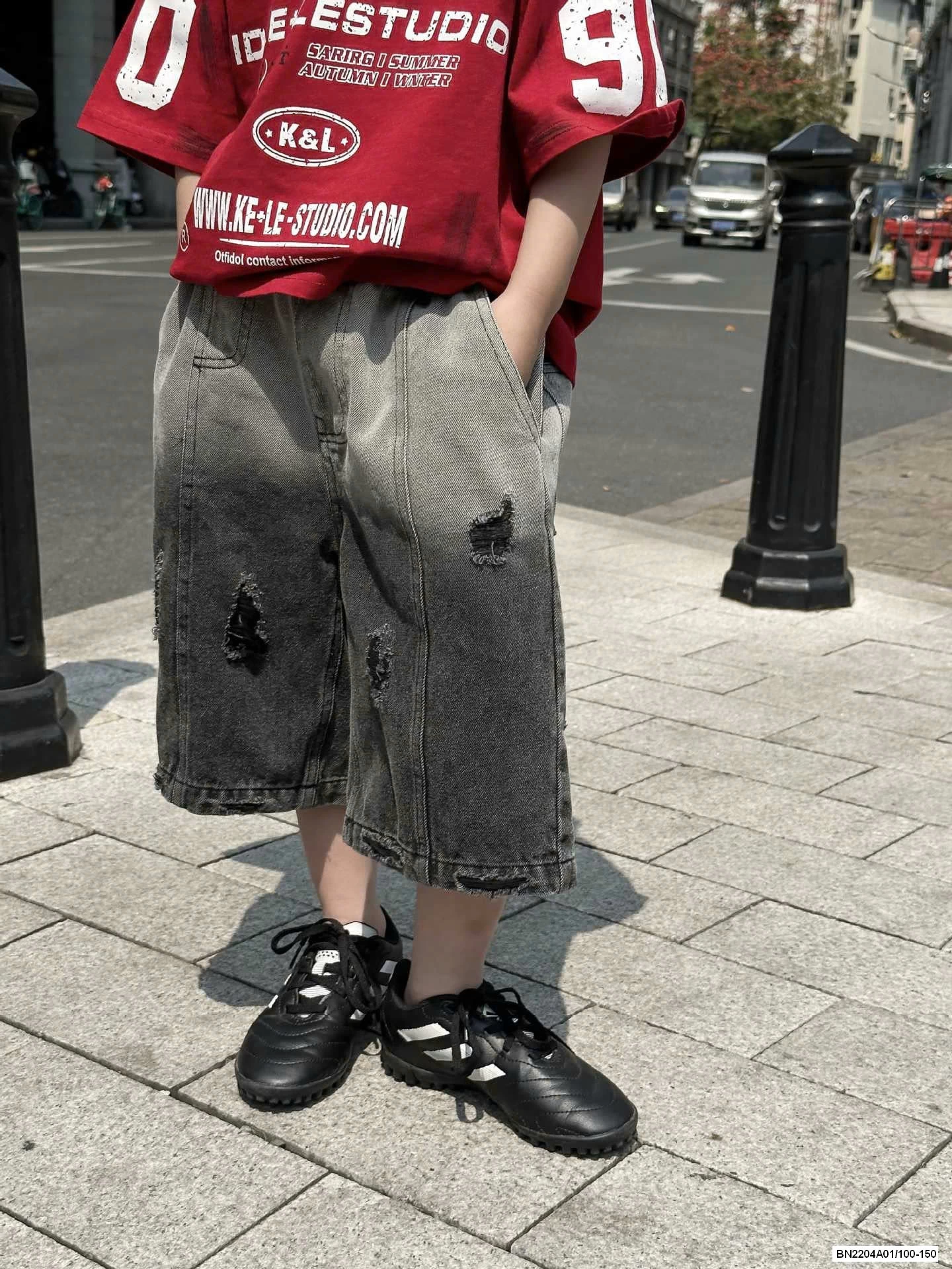 ÁO TT ĐỎ MIX SHORT JEANS LOANG