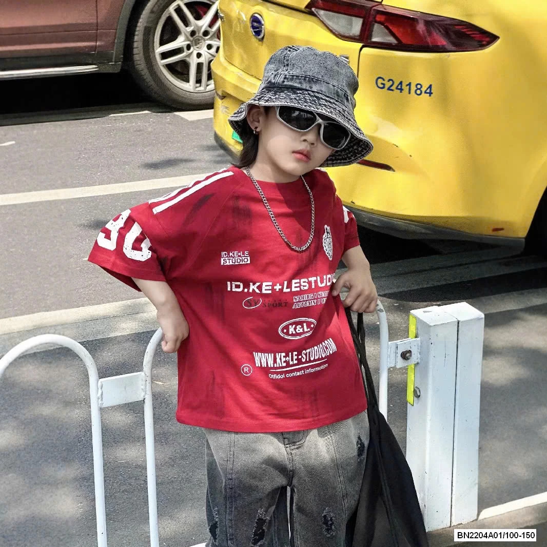 ÁO TT ĐỎ MIX SHORT JEANS LOANG