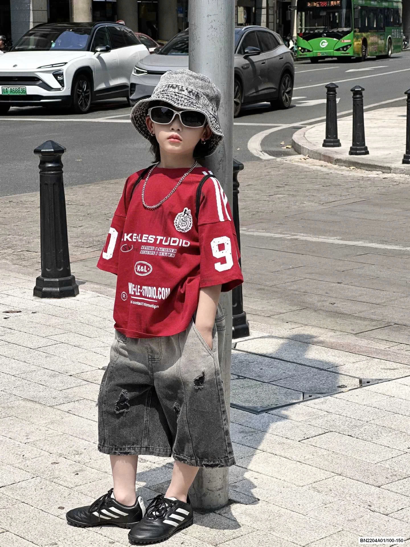 ÁO TT ĐỎ MIX SHORT JEANS LOANG