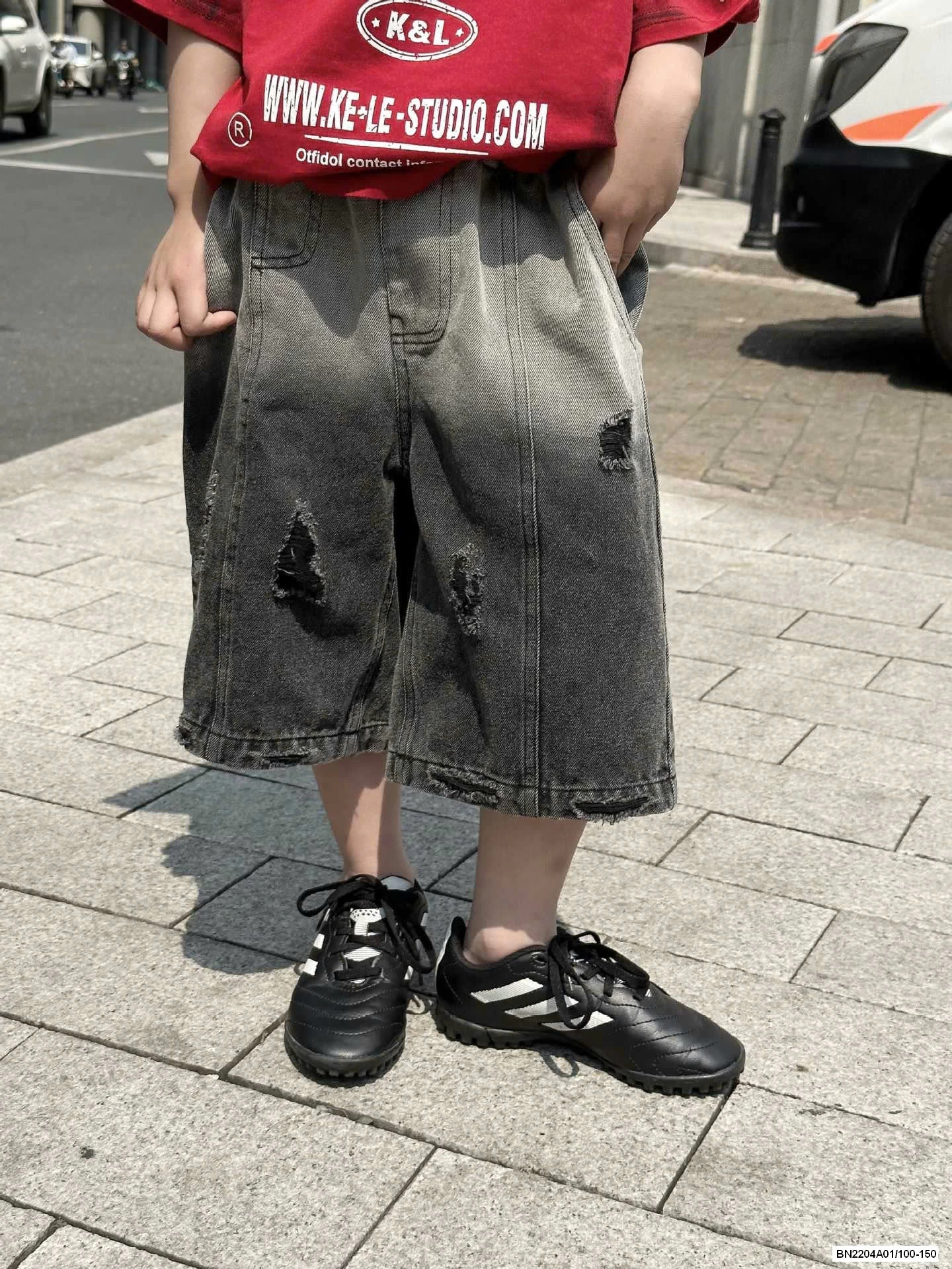 ÁO TT ĐỎ MIX SHORT JEANS LOANG