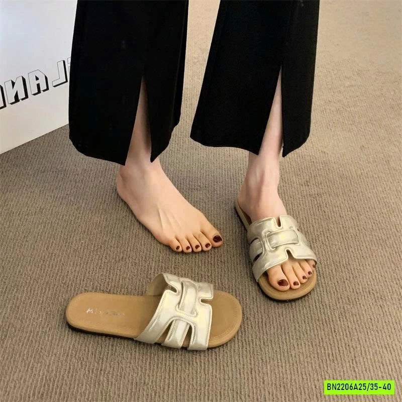 DÉP LÊ QUAI ĐAN NỮ