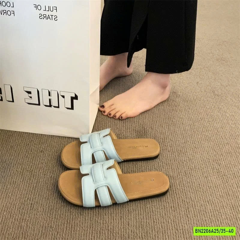 DÉP LÊ QUAI ĐAN NỮ