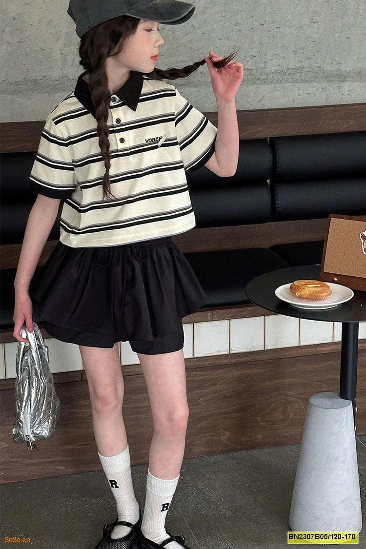 SÉT POLO KẺ MIX QUẦN VÁY ĐEN