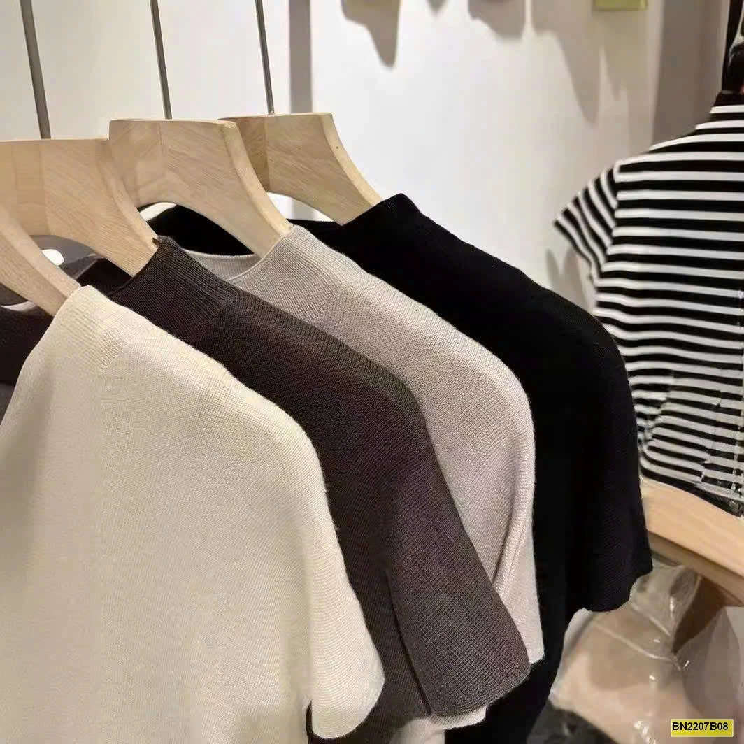 ÁO MONTOGHI CỔ LỌ