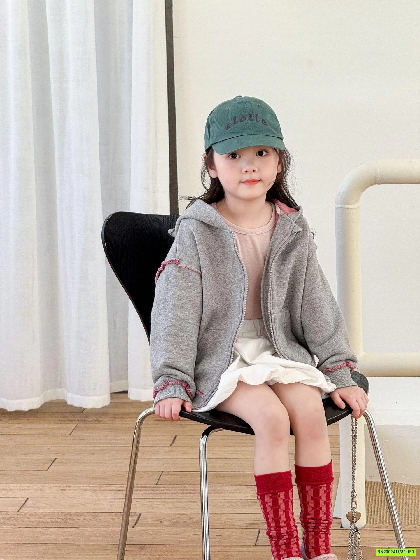 KHOÁC DA CÁ TAI NHỌN