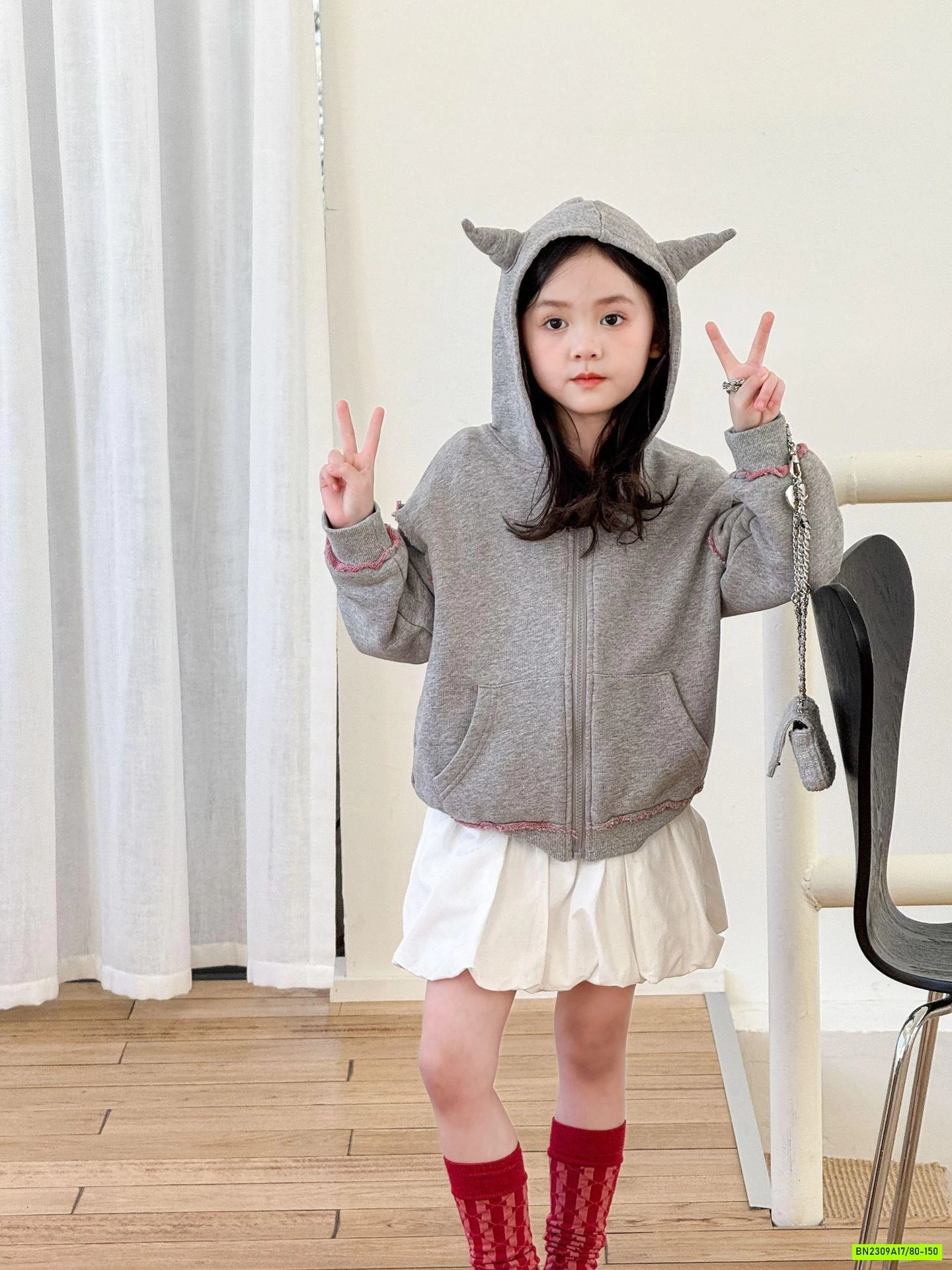 KHOÁC DA CÁ TAI NHỌN