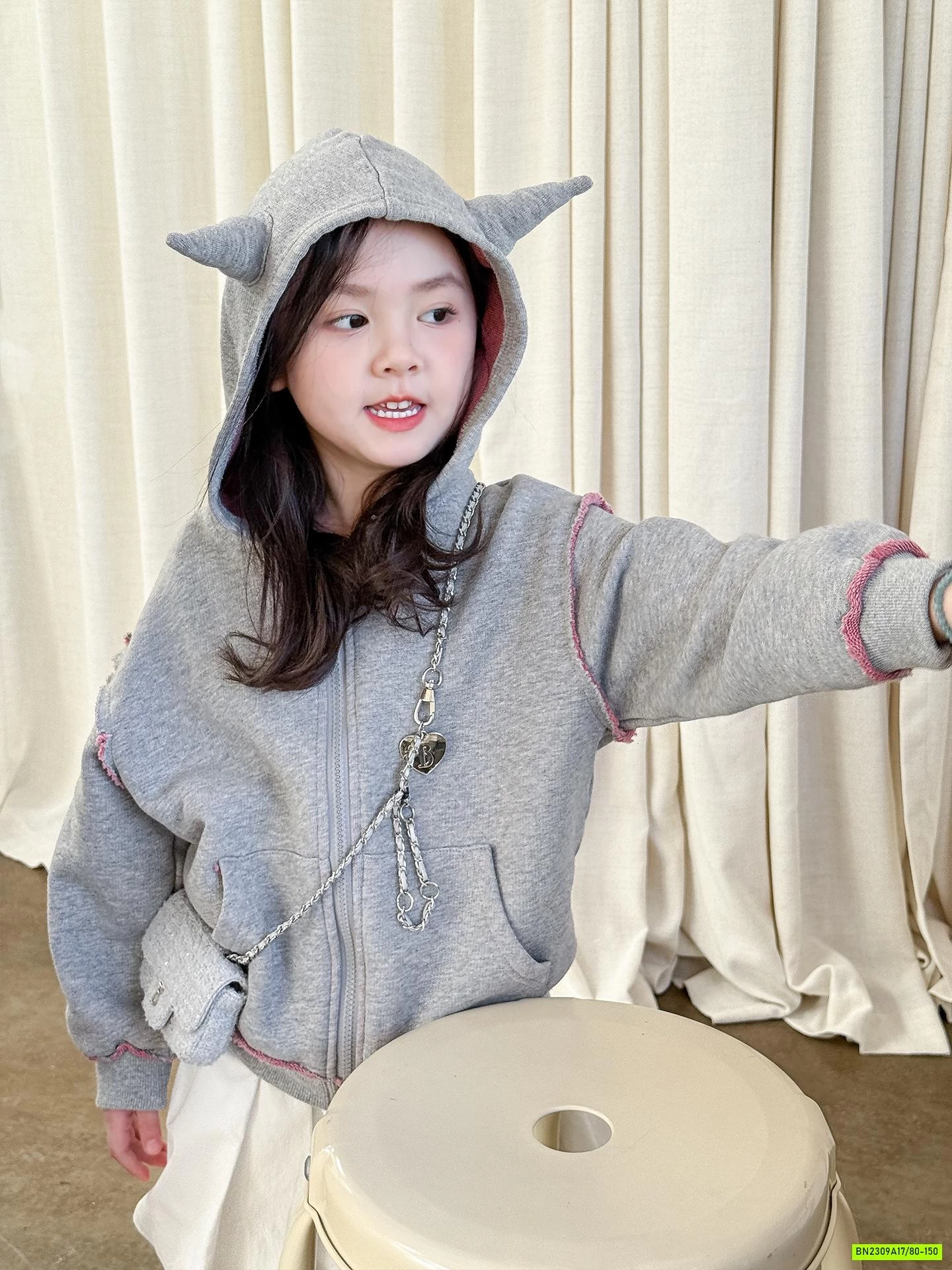 KHOÁC DA CÁ TAI NHỌN