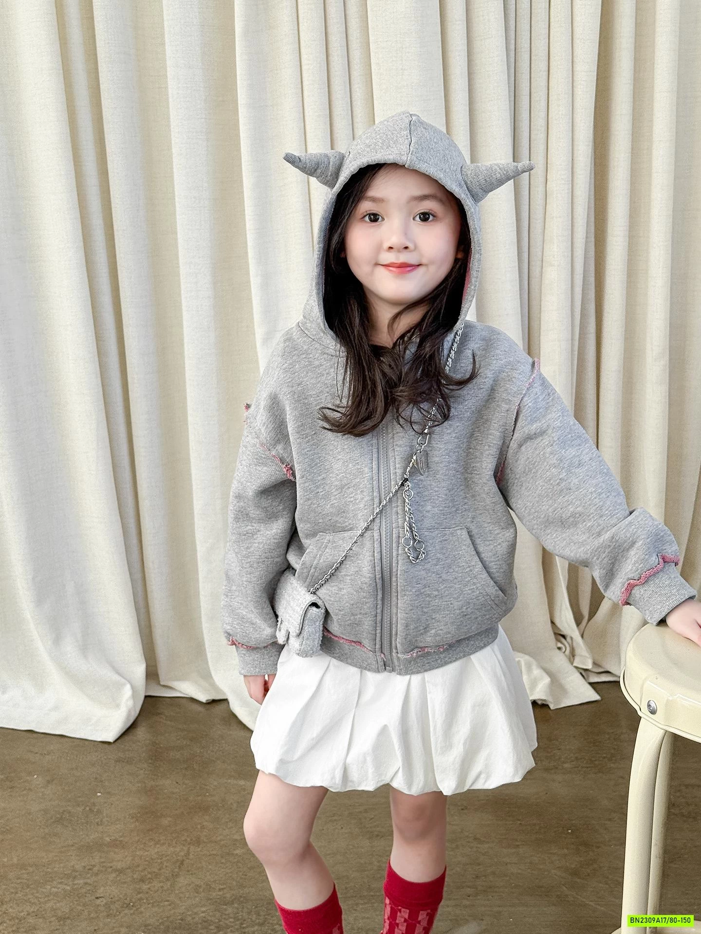 KHOÁC DA CÁ TAI NHỌN