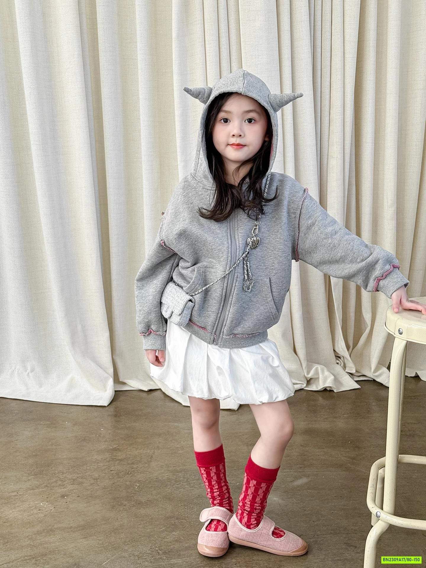 KHOÁC DA CÁ TAI NHỌN