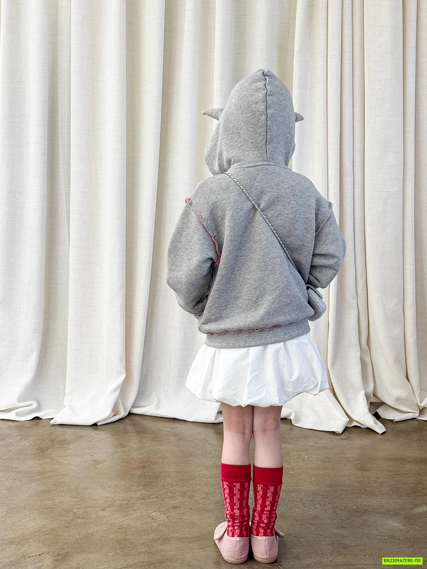 KHOÁC DA CÁ TAI NHỌN