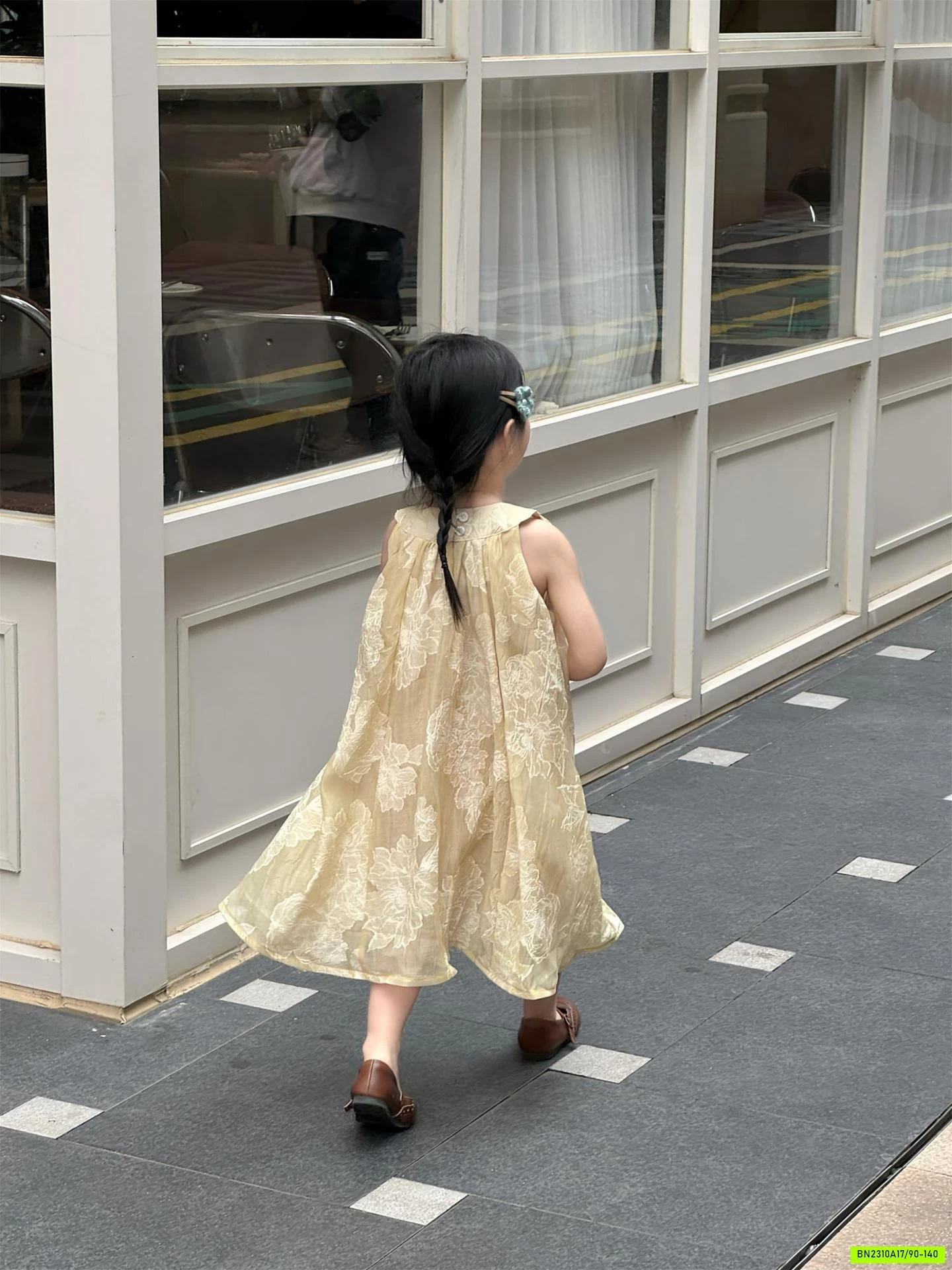 ĐẦM VOAN THÊU CỔ YẾM