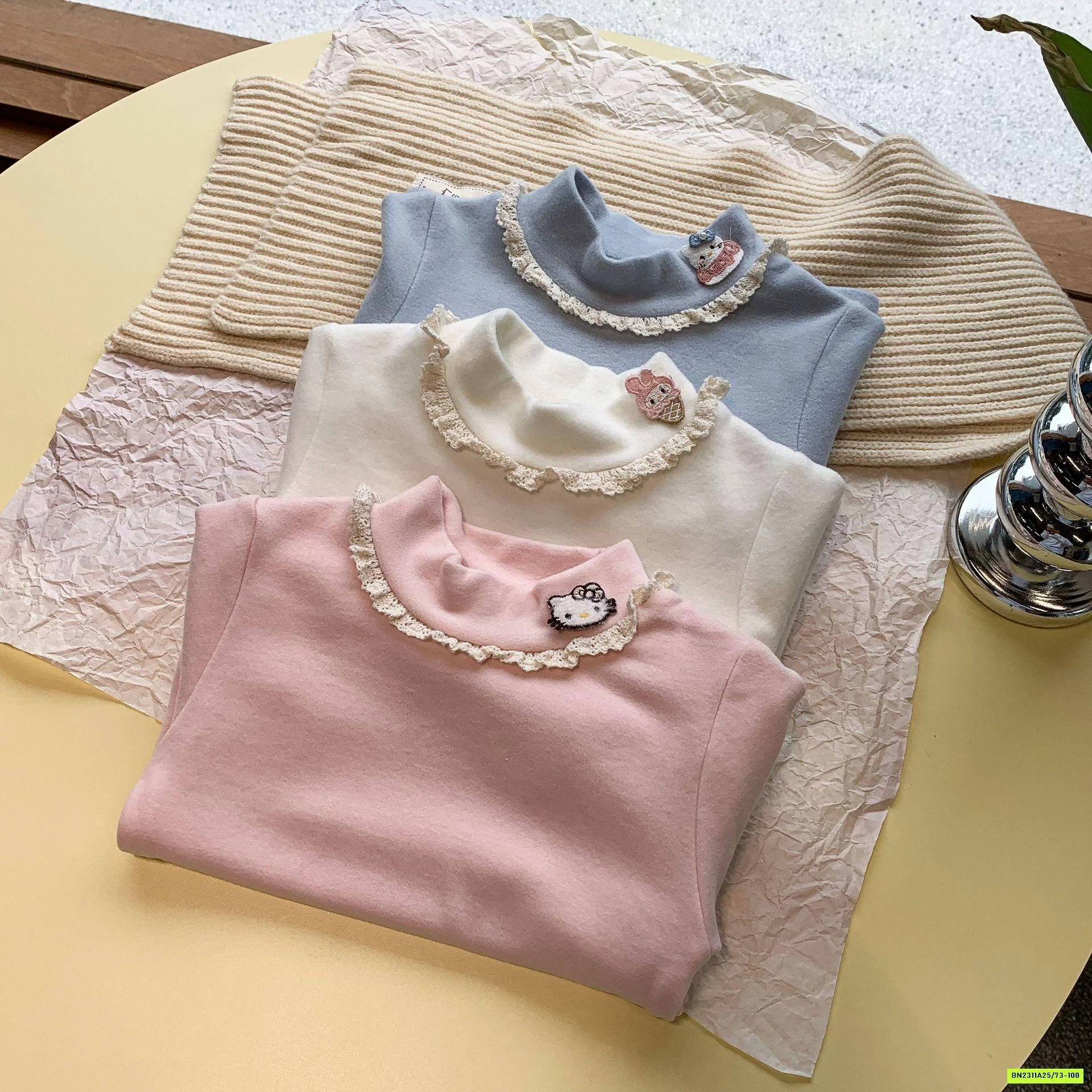 ÁO GIỮ NHIỆT VIỀN CỔ BÈO KITTY