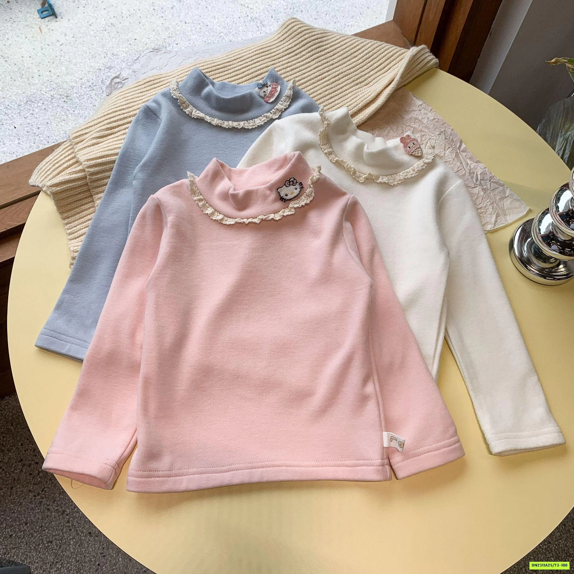 ÁO GIỮ NHIỆT VIỀN CỔ BÈO KITTY