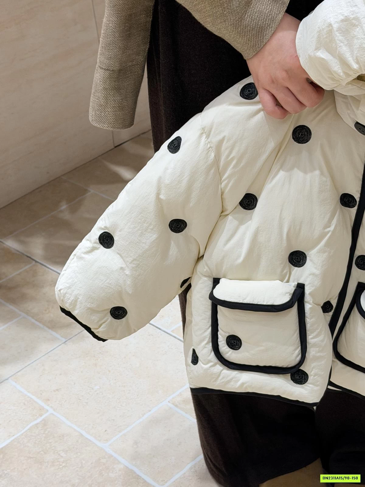 KHOÁC PHAO CHẤM BI MŨ NHỌN CAO CẤP