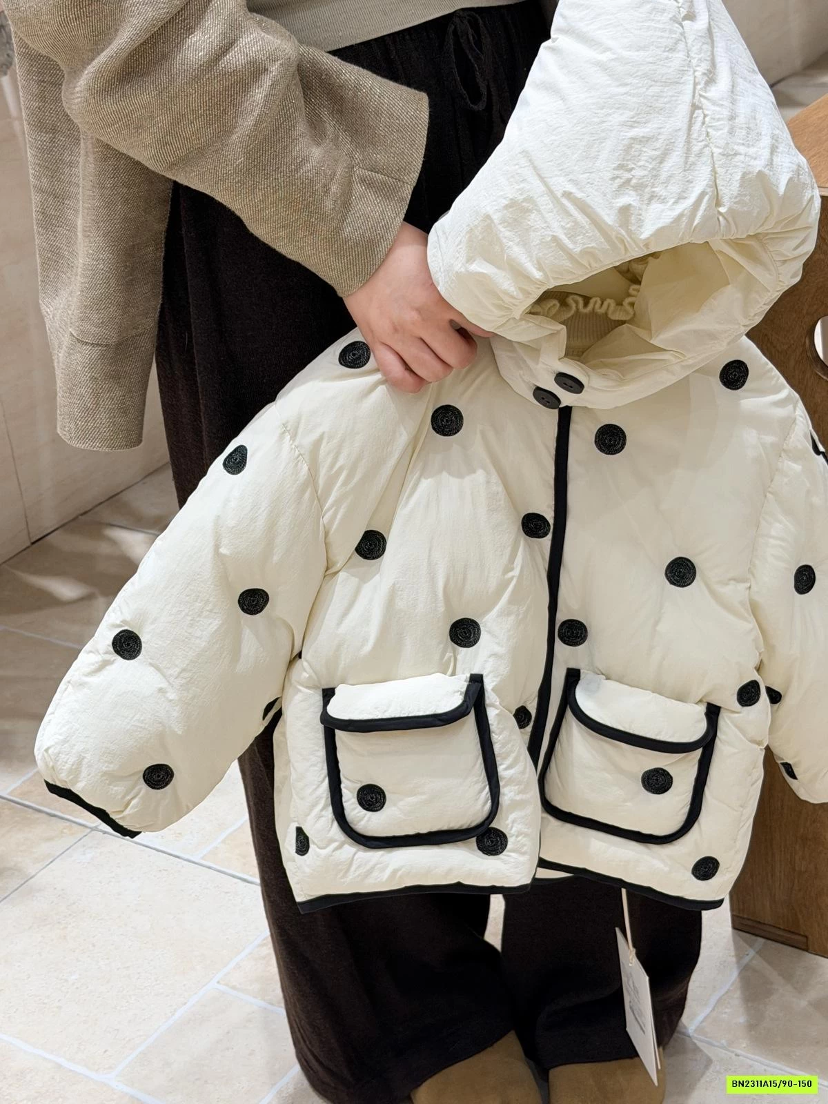 KHOÁC PHAO CHẤM BI MŨ NHỌN CAO CẤP