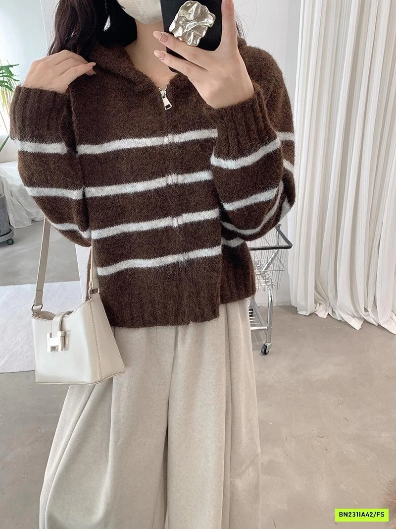 KHOÁC LEN KẺ LIỀN MŨ DÁNG CROPTOP