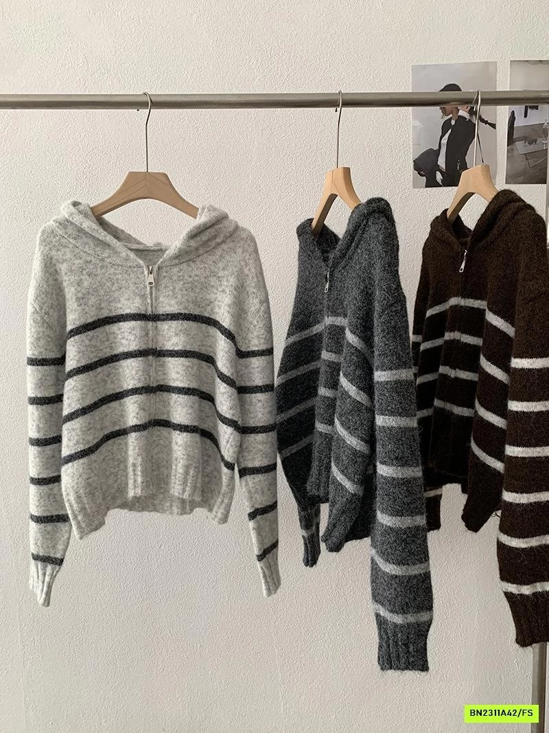 KHOÁC LEN KẺ LIỀN MŨ DÁNG CROPTOP