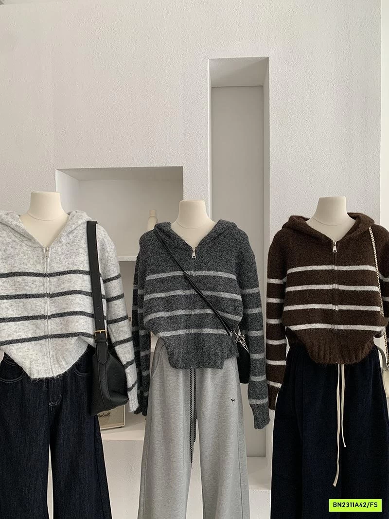 KHOÁC LEN KẺ LIỀN MŨ DÁNG CROPTOP