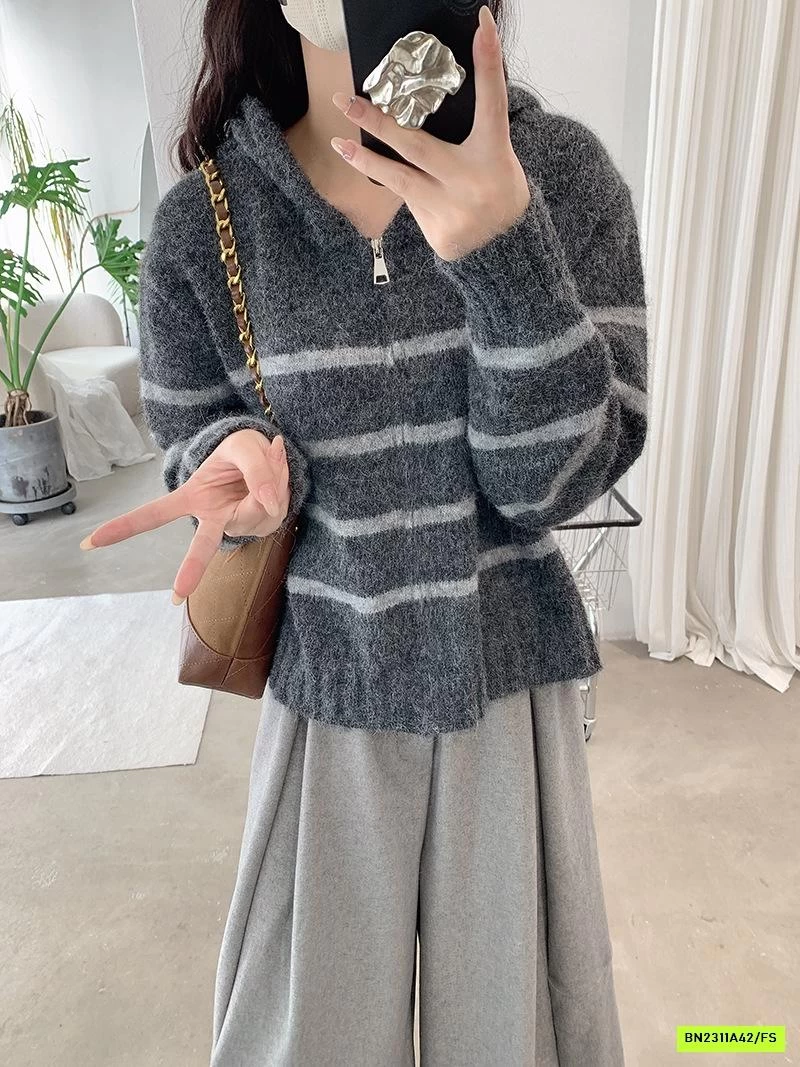 KHOÁC LEN KẺ LIỀN MŨ DÁNG CROPTOP