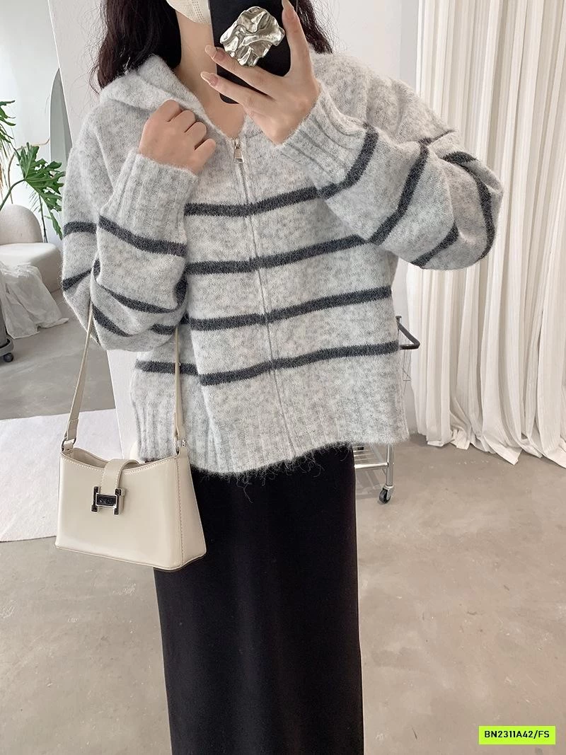 KHOÁC LEN KẺ LIỀN MŨ DÁNG CROPTOP