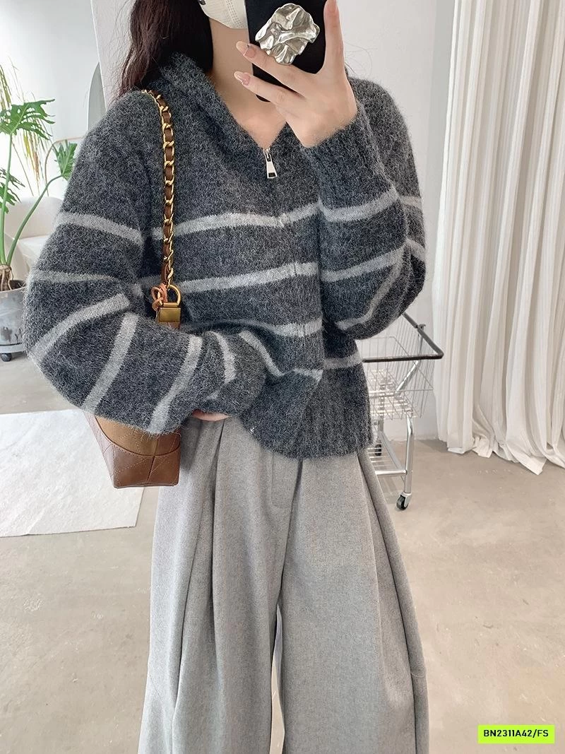 KHOÁC LEN KẺ LIỀN MŨ DÁNG CROPTOP