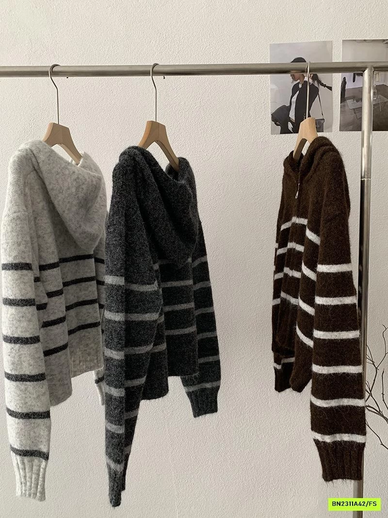 KHOÁC LEN KẺ LIỀN MŨ DÁNG CROPTOP