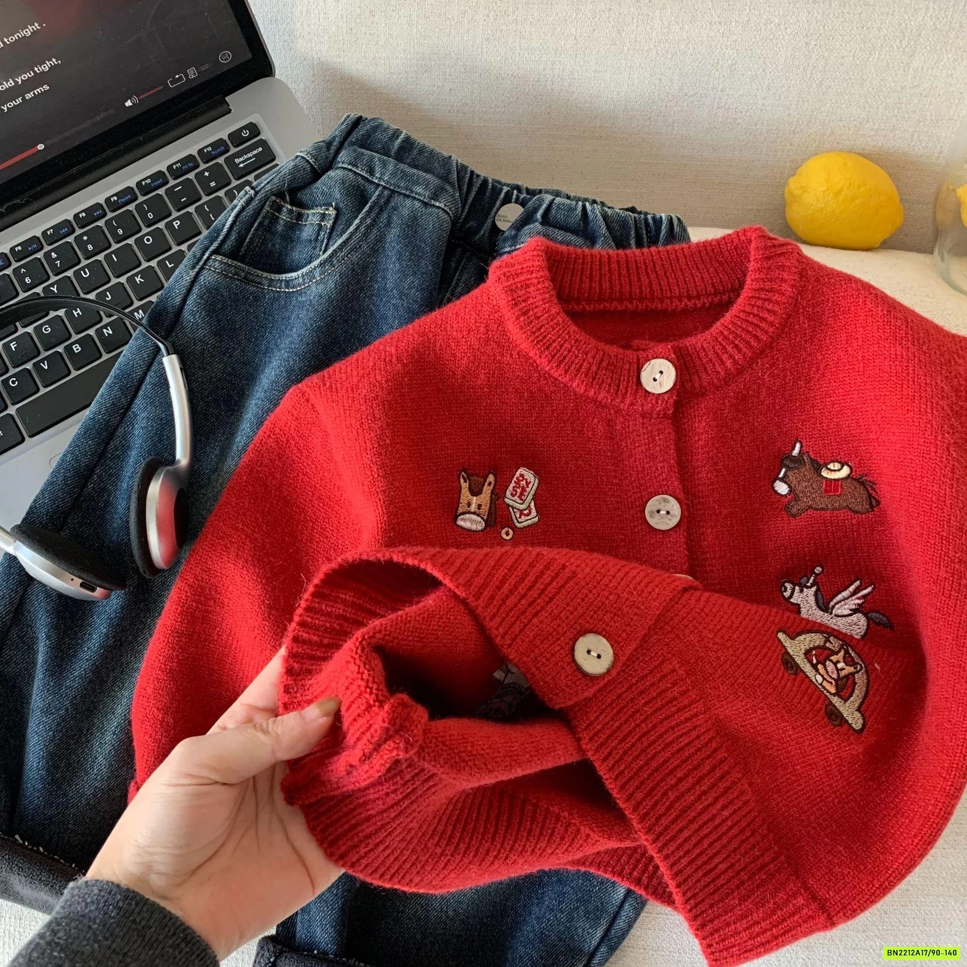 CARDIGAN LEN ĐỎ THÊU NGỰA