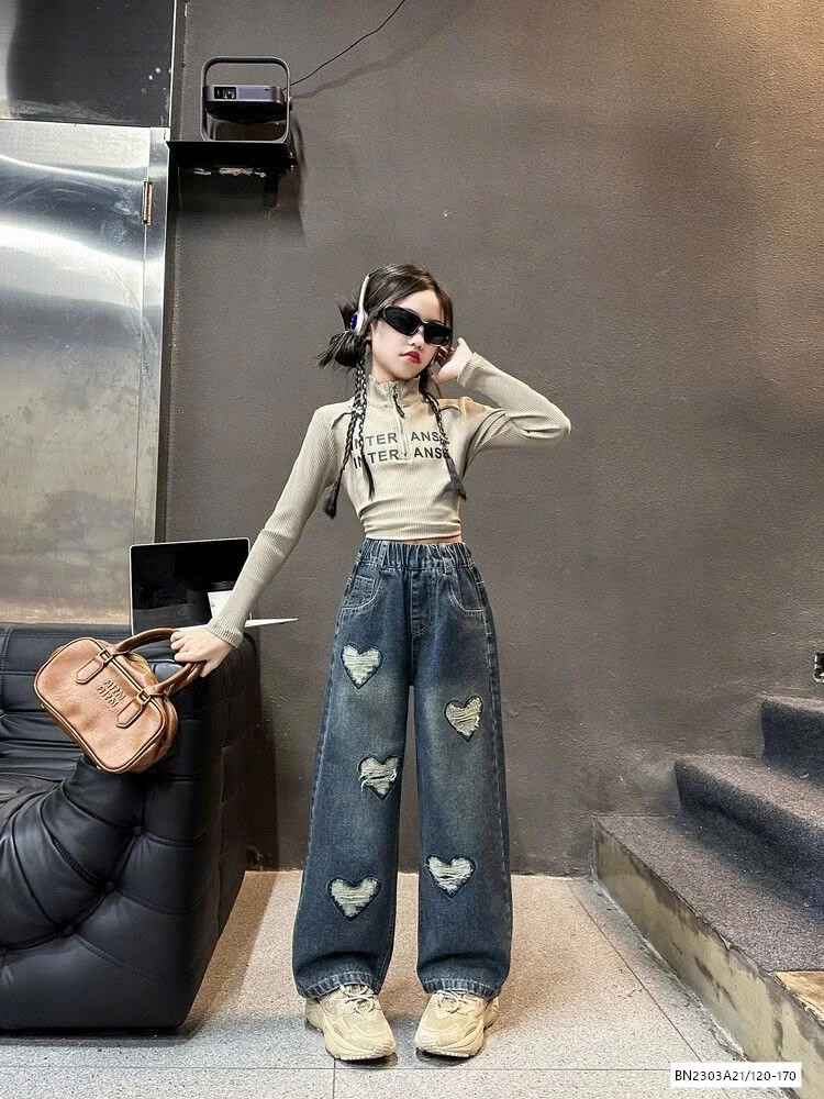 JEANS SUÔNG THÊU TRÁI TIM