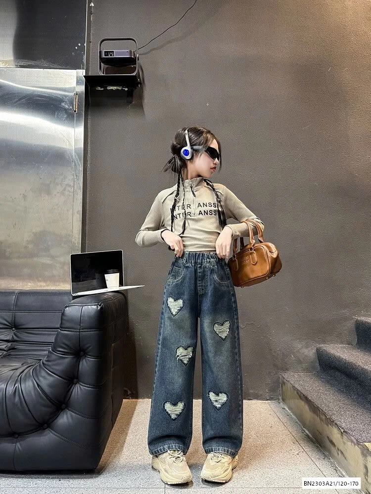 JEANS SUÔNG THÊU TRÁI TIM