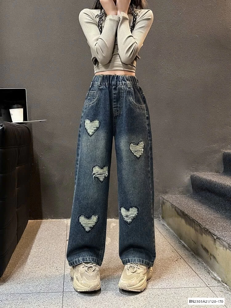 JEANS SUÔNG THÊU TRÁI TIM