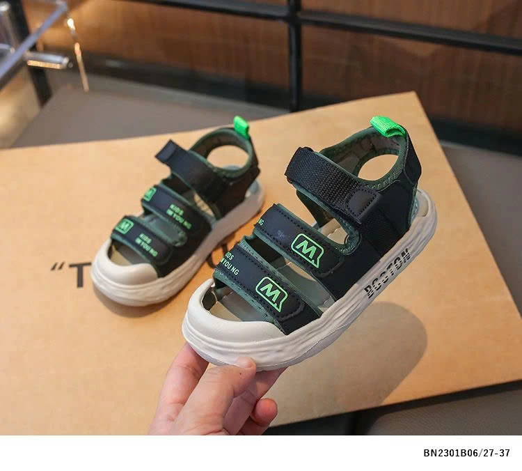 DÉP SANDAL HỌC SINH CHỮ W