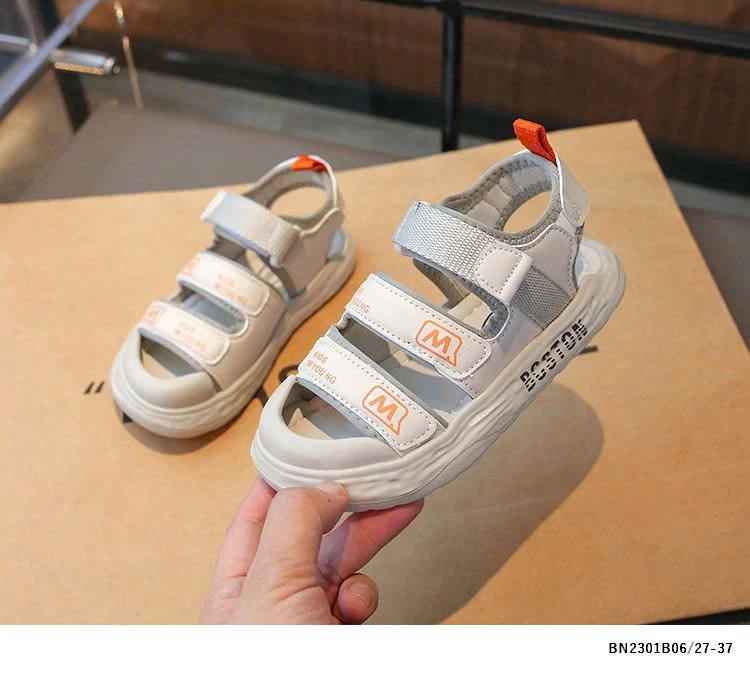 DÉP SANDAL HỌC SINH CHỮ W